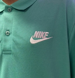 Polo Nike Basic Green Water na internet