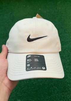 Boné Nike Swoosh Creme