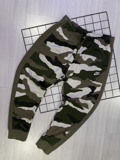 Calça Nike Club Camo