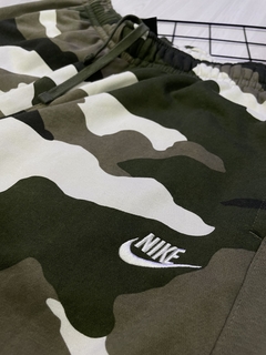 Calça Nike Club Camo - comprar online