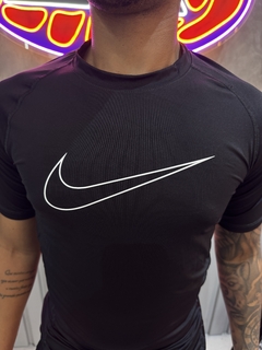 Camisa Nike Pro Black na internet