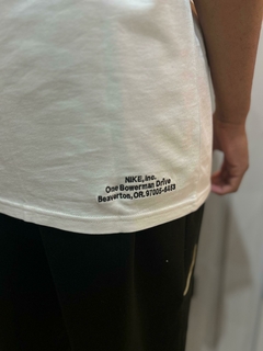 Camisa Nike Restrict White na internet