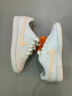 Tênis Nike Court Royale Salmão