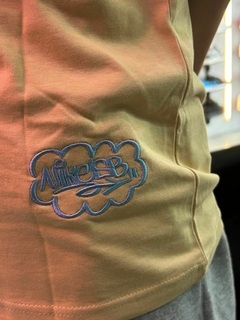 Camisa Nike Spray Cream na internet