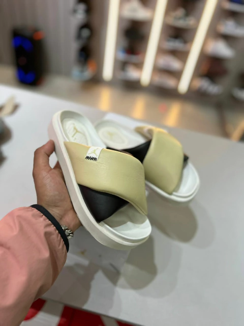 Tamanco Air Jordan Off/Brown