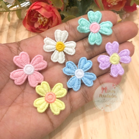 Aplique Mini Flor de guipir Candy Colors 4 pétalas - unidade