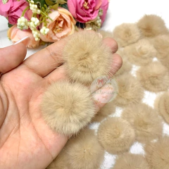 Pompom "achatadinho" de pelúcia 4,5cm - unidade - Mimos Perolados Materiais