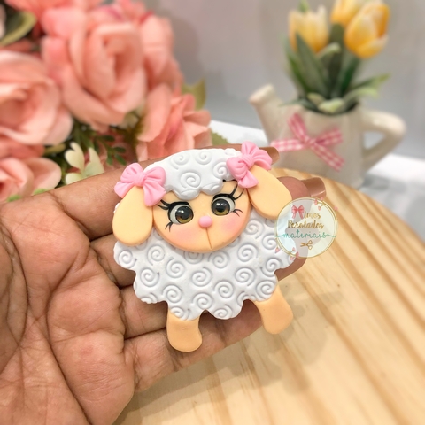 Aplique Cordeirinho da Páscoa em biscuit curvado G - unidade