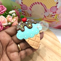 Aplique sorvete com calda de chocolate em biscuit curvado G - unidade - loja online