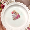 Aplique de resina Barbie com poodle (busto) - unidade