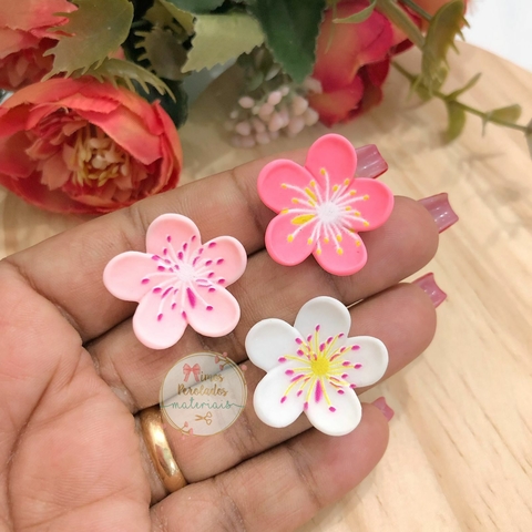 Flor P de resina camélia 5 pétalas - unidade