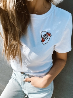 Remera Escudo River - comprar online