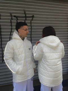 PUFFER JACKET OFF WHITE IMPERMEAVEL FIRE DRAGON - 29 UNIDADES DISPONIVEL - comprar online