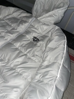 Imagem do PUFFER JACKET OFF WHITE IMPERMEAVEL FIRE DRAGON - 29 UNIDADES DISPONIVEL