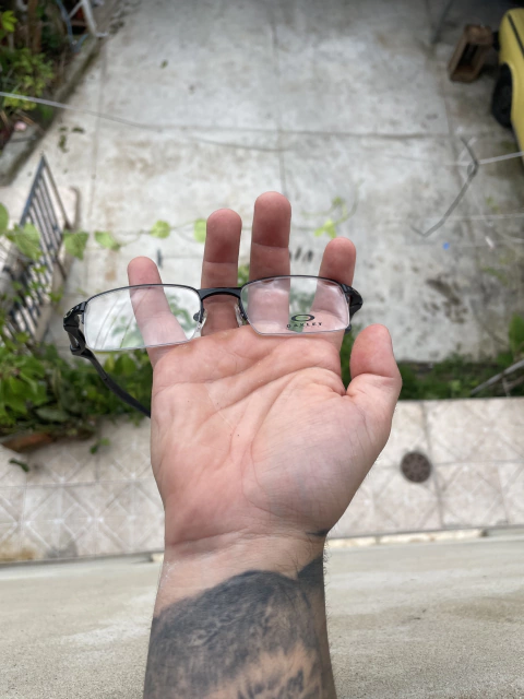 Lupa de mola armação preta