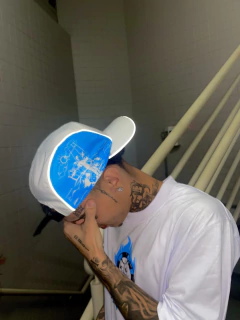 BONÉ FIVE PANEL WHITE BABY BLUE REFLETIVO PODER DA MANIPULAÇÃO - LIMITADO EM 30 UNIDADES - comprar online