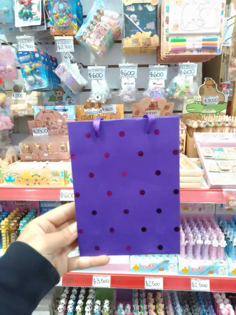 Bolsa de regalo violeta puntos - comprar online