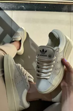 Tênis Bad bunny bege