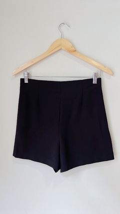 Art.9139 Short Basement Negro TS en internet