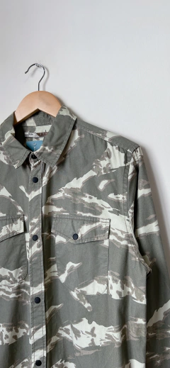 Art.7632 Camisa Bershka Verde TM - comprar online