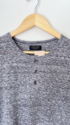 Art.9293 Remera Zara Gris TM pequeño - comprar online