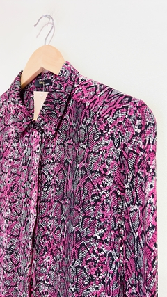 Art.9132 Camisa Ayres Reptil Fucsia TM - cazabreva