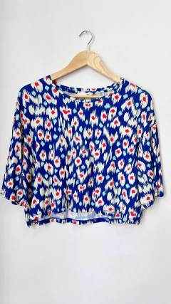 1483 Remera Uma Azul/Crema T2 Amplio