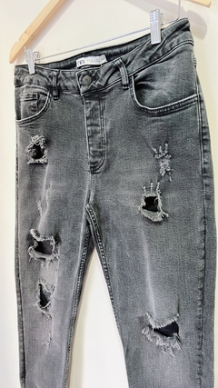9265 Jean Zara Negro Roturas T32/42(H) - comprar online