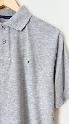 9950 Chomba Tommy Hilfiger Gris TM - comprar online