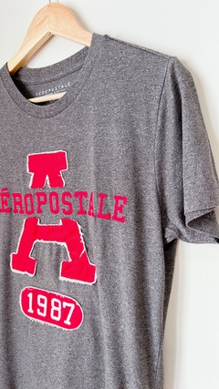 9956 Remera Aeropostale Gris TS - comprar online