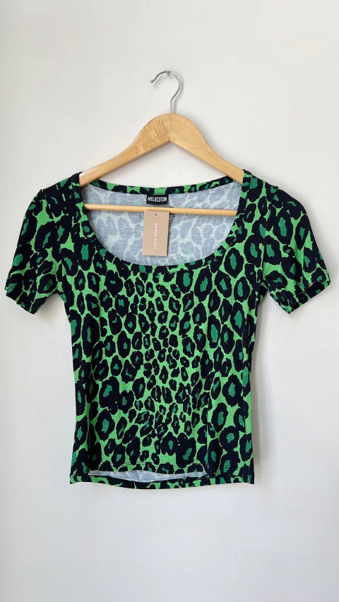 1448 Remera Melocotón Print Verde TXS