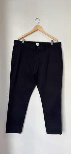 Art.7244 Pantalón H&M Negro T40 (50)H (detalle ruedo)