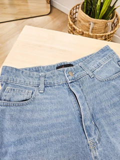 SHORT MOM FIT - SKY BLUE (SH0050) en internet