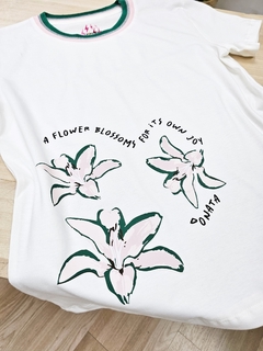 REMERA FLOWER (RE0465) en internet