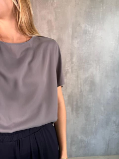 BLUSA MANGA CREPE GRANITO na internet