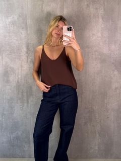BLUSA ALCINHA CREPE CHOCO. na internet