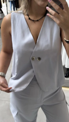 COLETE ALFAIATARIA ASSIMETRICO AZUL BLEUCIEL - comprar online