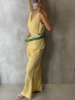 CALÇA ALFAIATARIA AMPLA COM LINHO AMARELO RÁFIA - loja online