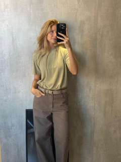 T-SHIRT ESSENTIAL GOLA CARECA VERDE ALECRIM - comprar online