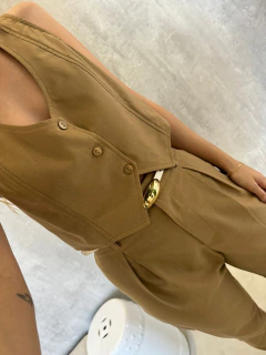 COLETE ALFAIATARIA COM LINHO AMBAR