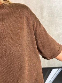 Imagem do T-SHIRT EM TRICOT CHOCO