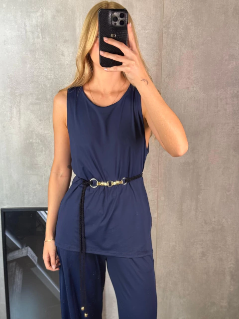 REGATA ALONGADA EM MALHA FRIA MARINHO - comprar online