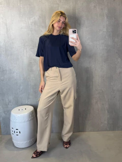 T-SHIRT ESSENTIAL GOLA CARECA AZUL MARINHO na internet