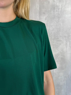 Imagem do T-SHIRT ESSENTIAL GOLA CARECA VERDE FLORESTA