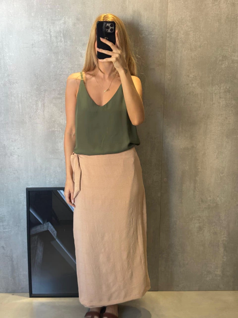 BLUSA ALCINHA CREPE DARK OLIVA - comprar online