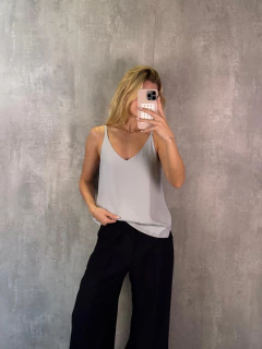 BLUSA ALCINHA CREPE CINZA ICE - comprar online