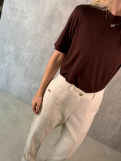 T-SHIRT ESSENTIAL GOLA CARECA CHOCO - loja online