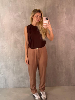 REGATA RECORTE ESSENTIAL CHOCO na internet