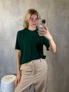 T-SHIRT ESSENTIAL GOLA CARECA VERDE FLORESTA - comprar online