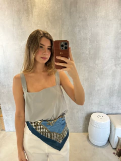 BLUSA DECOTE RETO EM TRICOLINE CINZA NEVOA - loja online